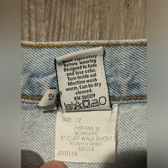 💙1990’s Vintage Calvin Klein Shorts💙 Womens 12. (fits more like a size 10). - Picture 4 of 8